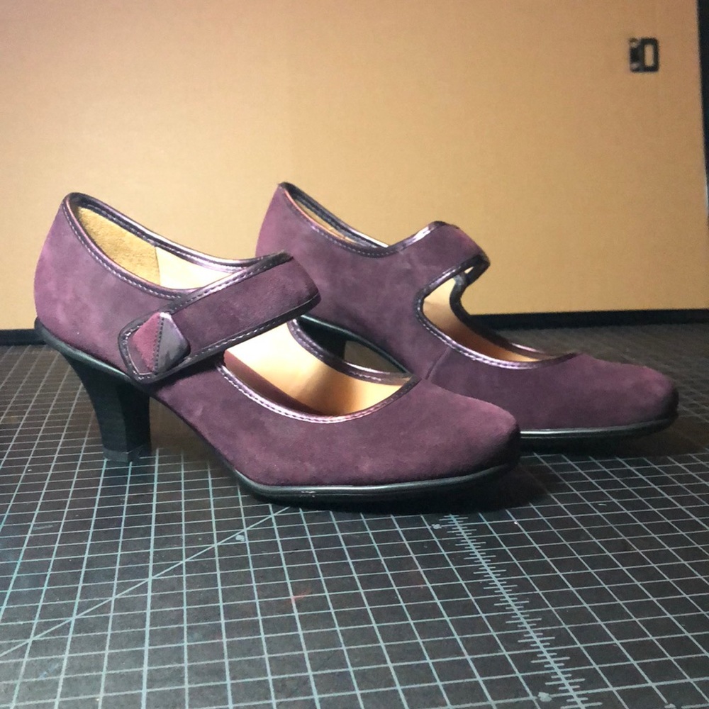 Never Worn Purple size 7.5 Croft & Barrow Heels